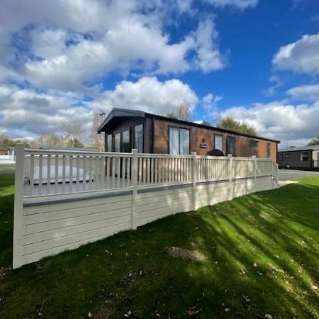 Stone Beck Lodge With Hot Tub York Exteriör bild