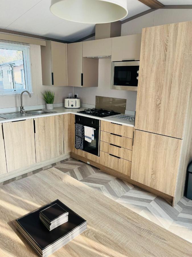 Stone Beck Lodge With Hot Tub York Exteriör bild