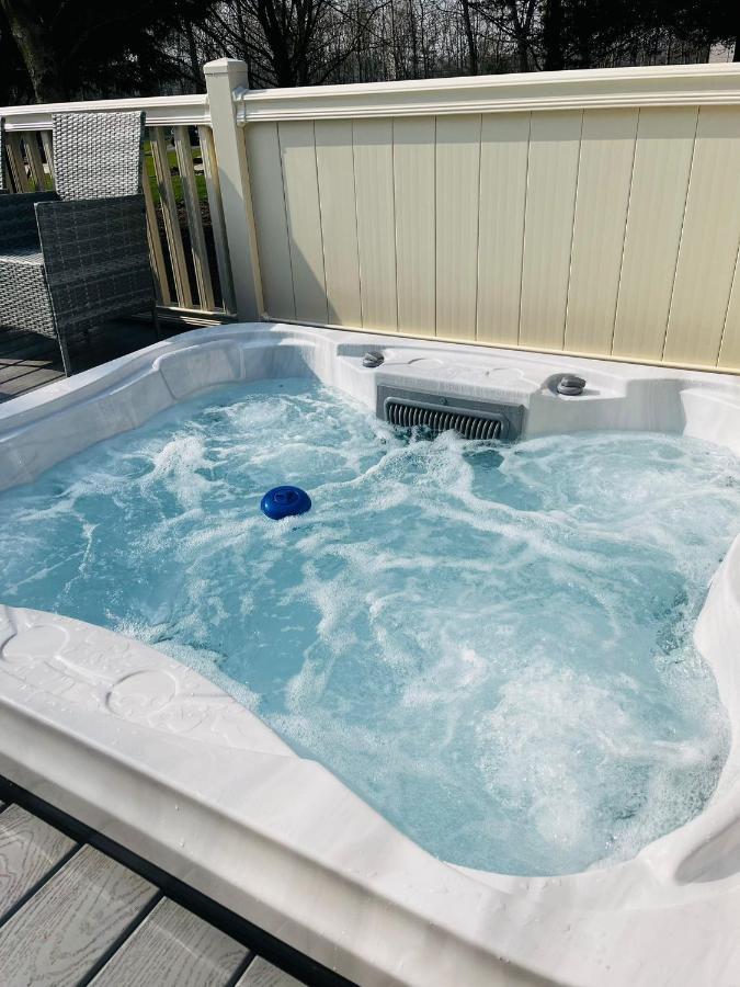 Stone Beck Lodge With Hot Tub York Exteriör bild