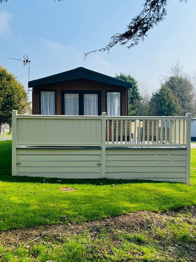 Stone Beck Lodge With Hot Tub York Exteriör bild