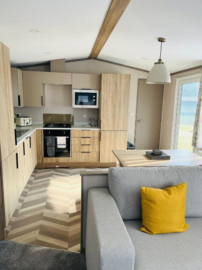 Stone Beck Lodge With Hot Tub York Exteriör bild