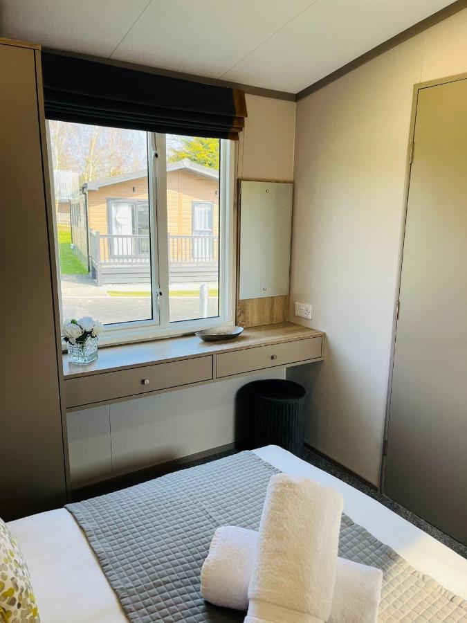 Stone Beck Lodge With Hot Tub York Exteriör bild