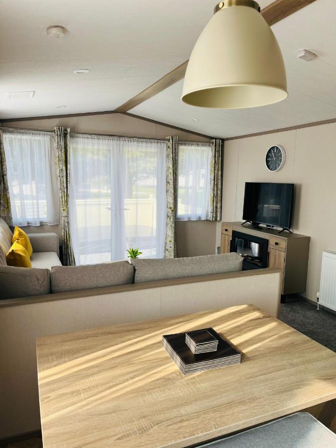 Stone Beck Lodge With Hot Tub York Exteriör bild
