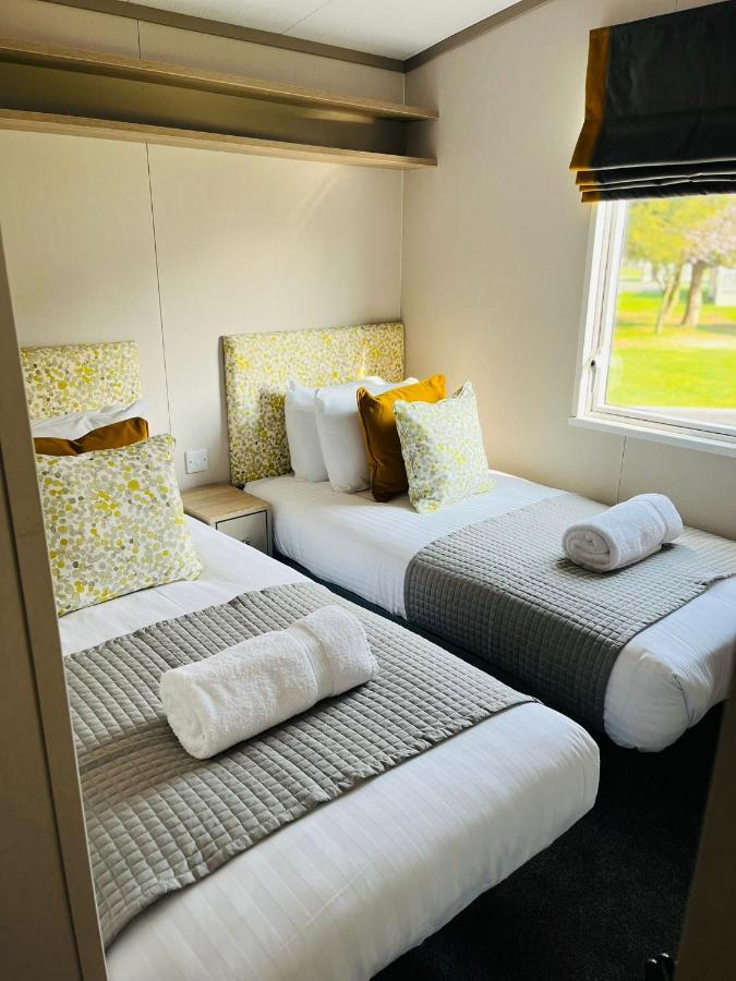 Stone Beck Lodge With Hot Tub York Exteriör bild