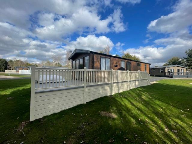 Stone Beck Lodge With Hot Tub York Exteriör bild
